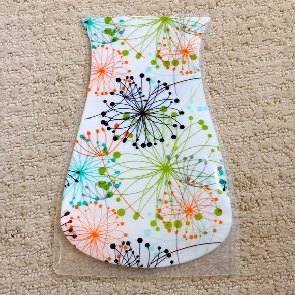 NWT: Collapsible Modern Plastic Vase - 10" Tall, Perfect for Flowers! - Picture 4 of 10